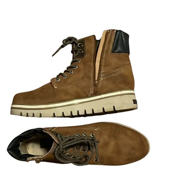 Dockers Suede Lace-Up Boot. 10 (40) - Picture 1 of 8
